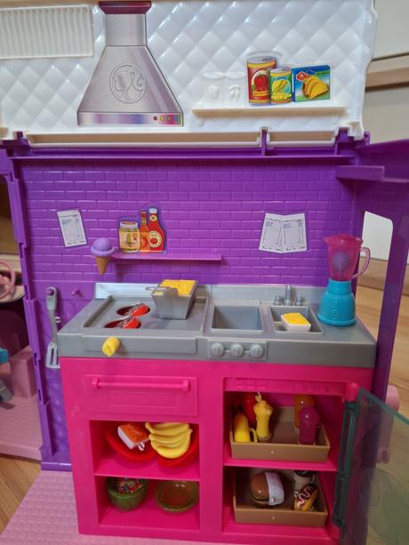 Barbie bufet auto, 