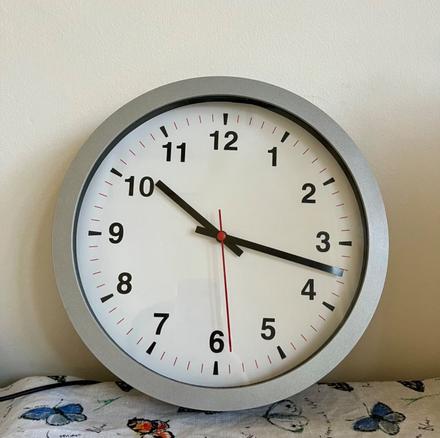 Tjalla nástenné hodiny, 