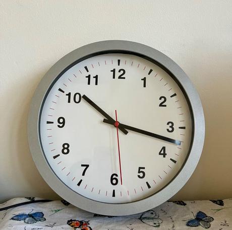 Tjalla nástenné hodiny, 