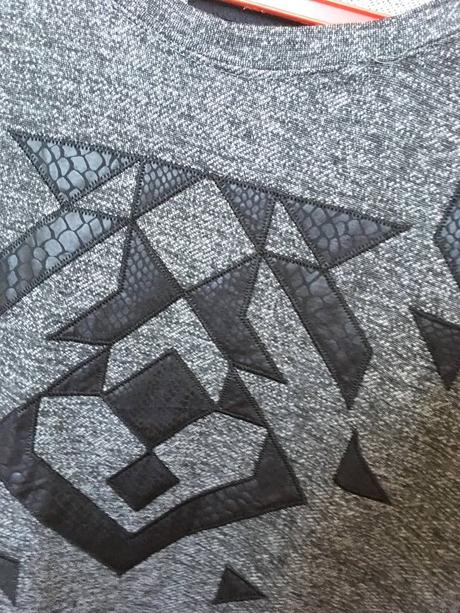 Mikina s ,,hadím" vzorom, gate,38