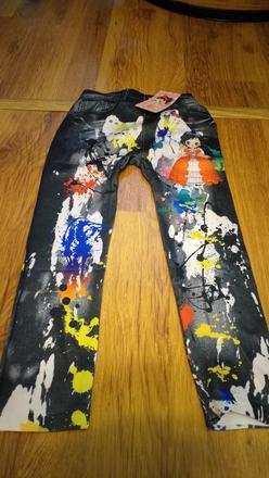 Bláznivo farebné legínky, 122