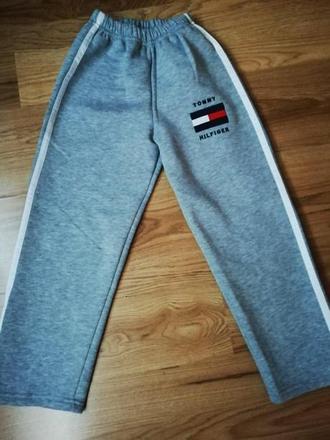 1x oblečené značkové tepláky, tommy hilfiger,140