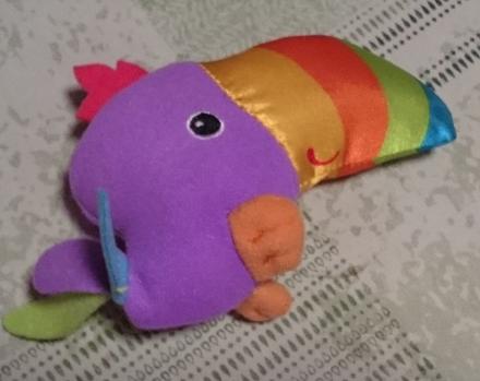 Hrkajúci vtáčik pelikán,