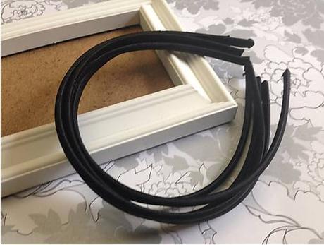 Čelenka saténová čierna, 