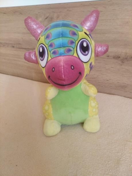 Pestrofarebný dinosaurík,