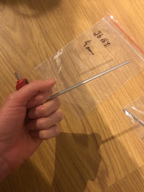 Kluc na nastavenie pritlaku na plastovych oknach,