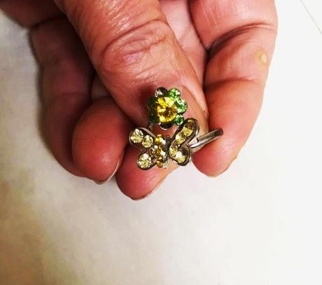 Dievčenský prsteň, 