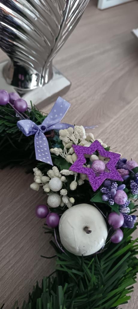 Vianočný veniec lilac s lampášikom,