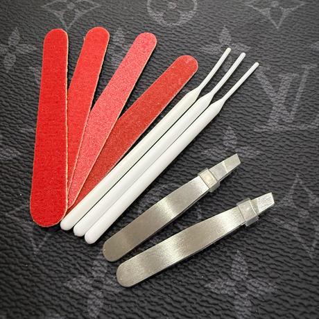 Cestovné pilníky, pinzety,