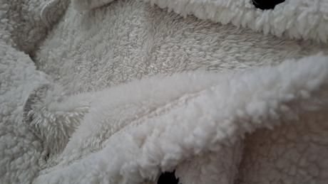 Biela plyšová vesta, l