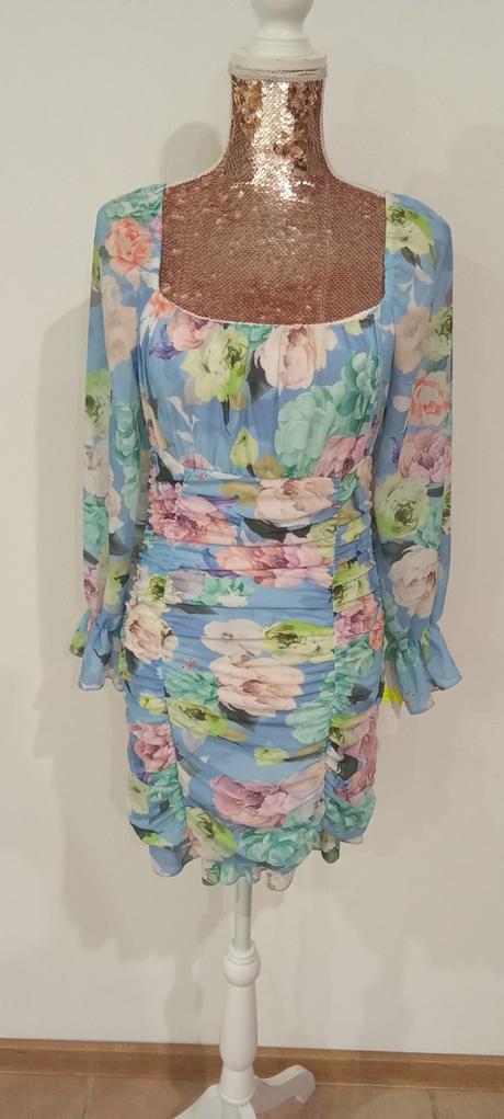 Kvetinové riasené saty, s