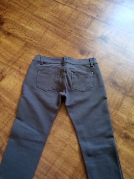 Sivé nohavice, m