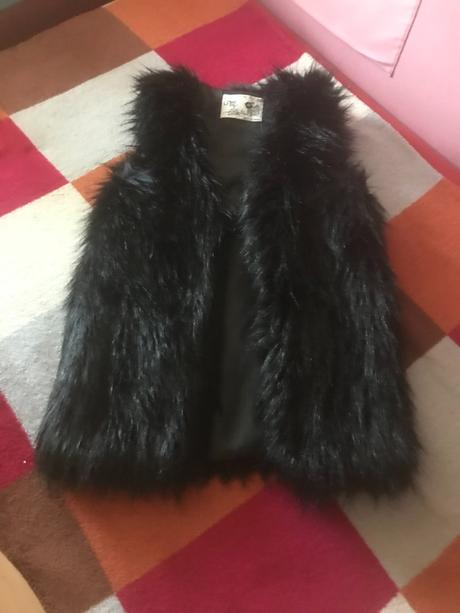 Vestička s umelej kozusiny, vel. s, zn. zara, zara,s
