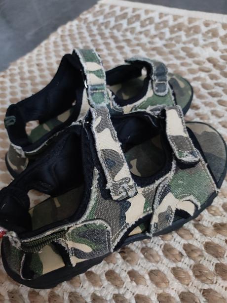 Pevnejšie sandále, 34