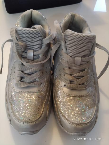 Strieborné tenisky, 37