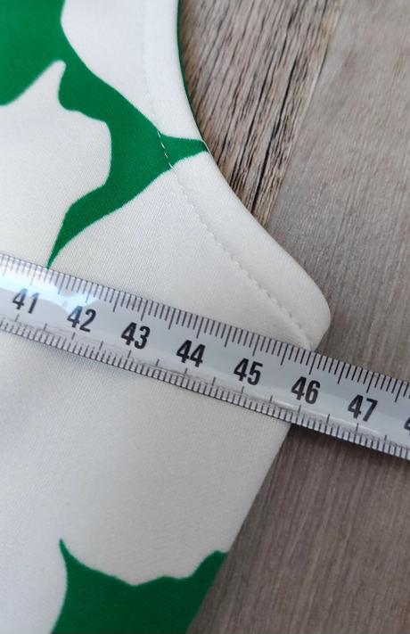 Zeleno biele šaty, 40