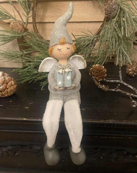 Sediaci anjel s darčekom, 