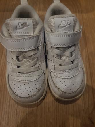 Biele tenisky, nike,23