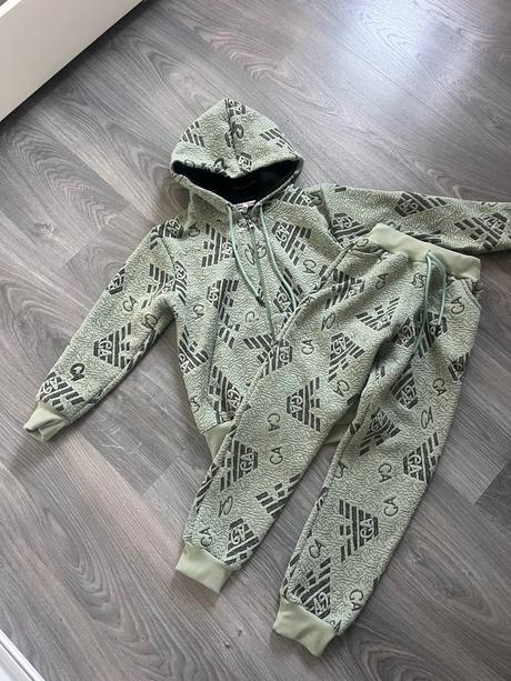 Tepláková súprava ea, 134