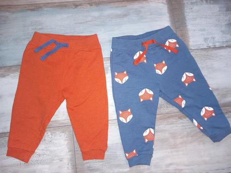 2 ks hrubšie tepláčiky na 6 mesiacov, 74