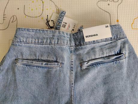 Džínsy so stočeným efektom a záhybmi, bershka,36