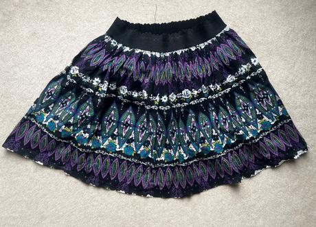 Nariasená sukňa, s