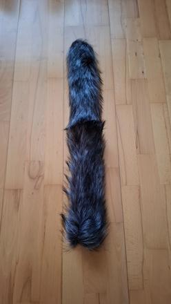 Mohutny kozusinovy golier, 