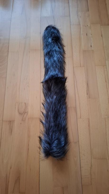 Mohutny kozusinovy golier, 