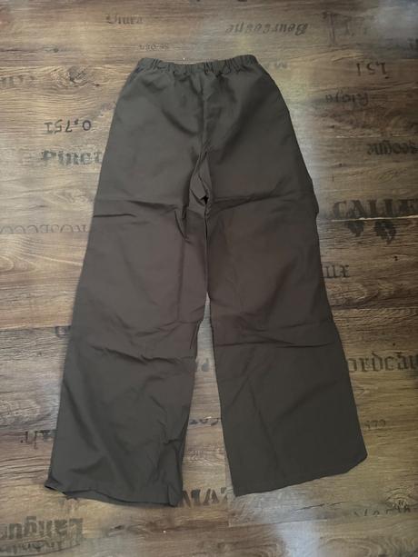Širšie khaki nohavice, 140