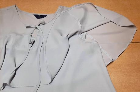 Predám elegantnú blúzku s volánom veľ.xl-xxl, xl