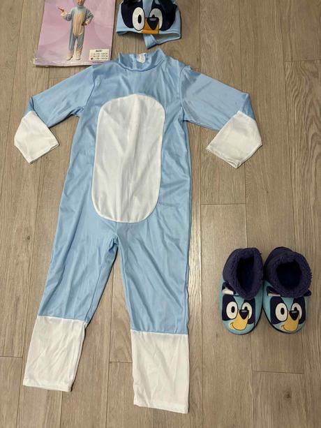 Predám kostým bluey 130-140 a papučky, 