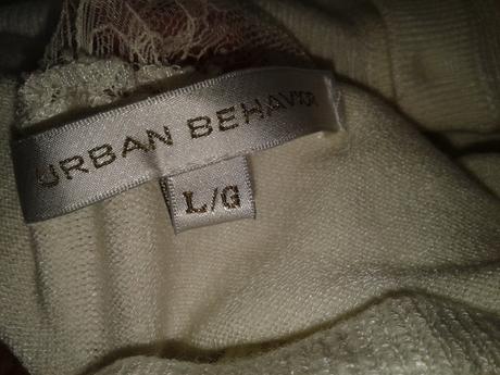 Krémový svetrík s čipkou veľ. s, s