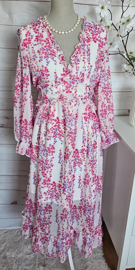 Krásne lahulinké šaty, 38