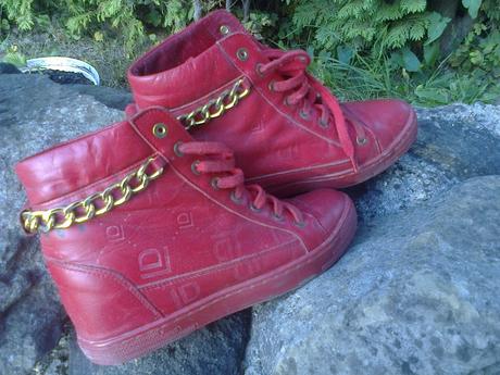 Červené tenisky, 36