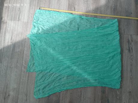 Priehľadná zelená šatka, 