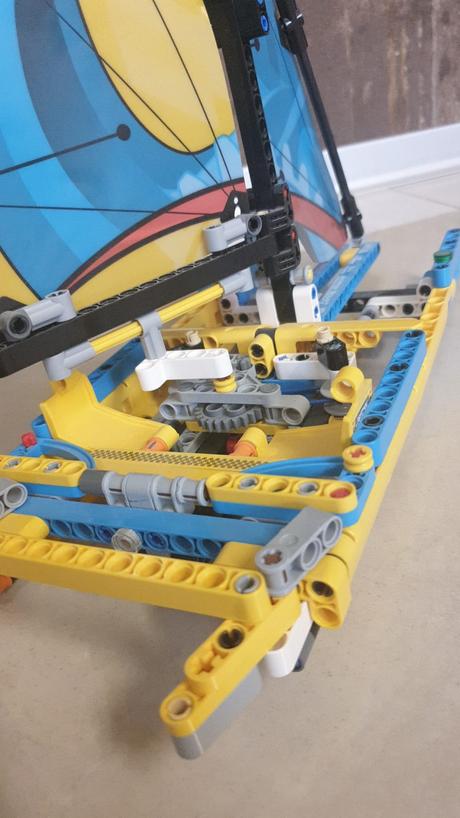 Lego technic 42074  - pretekárska jachta  top stav, 