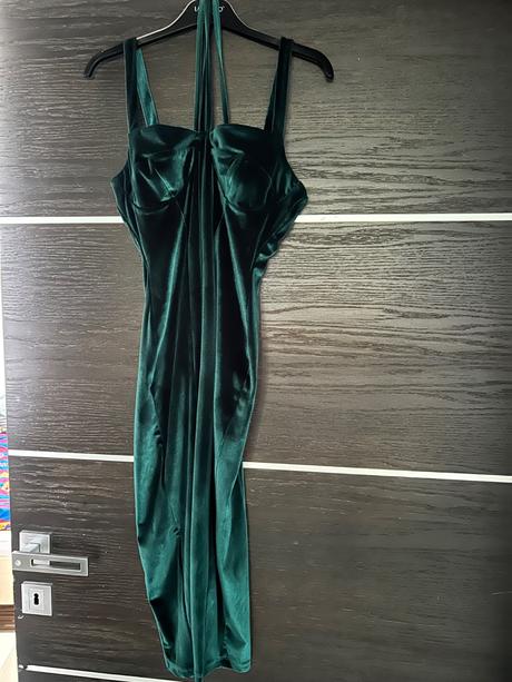 Zamatové zelene saty, 36