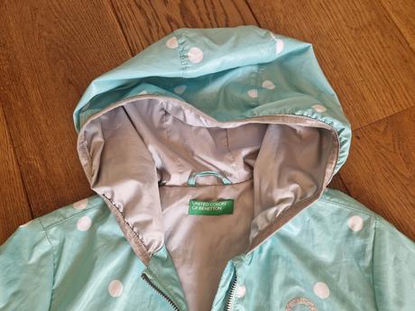 Lahucka nepremokava bunda dievca benetton 146 150, benetton,146