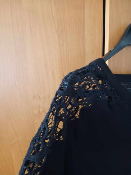 Pulover s krajkou na ramenach, atmosphere,44