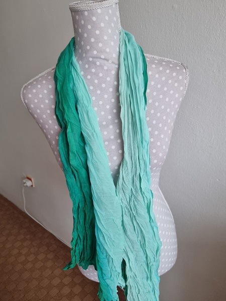 Dúhový krčený šál, 