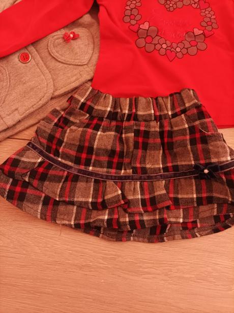 Sako, sukňa a tričko happy hours na 1 rok, 80