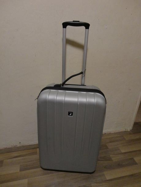 Cestovný kufor - plastový,
