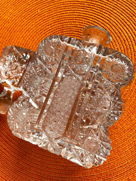 Kryštálová brúsená karafa a 6 štamperl. bohemia,