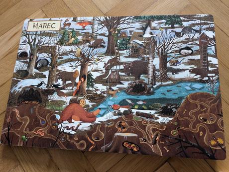 Nina ide spinkat, kubko a rok v lese,