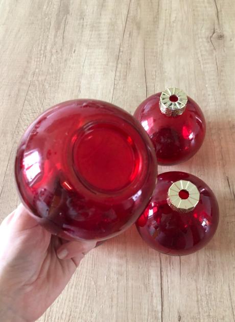 4 červené sklenené poháre gule, 