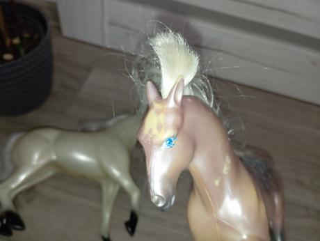 Bábika, dieťa a 2 kone, 