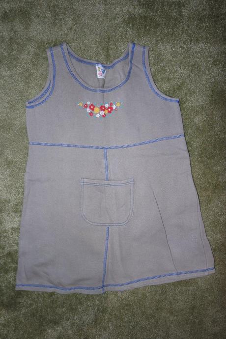 Dievčenské šaty, 128