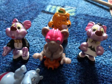 Malý látkový sloník z jarmoku a kinder,