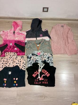 Mikiny a svetre, 104