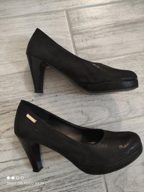 Čierne lodičky, 37